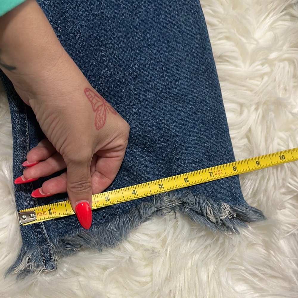 Good American High-Rise Wide Leg Jeans in Medium Blue - Picture 9 of 9